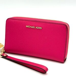 Michael Kors JST LG Flat MF Phone Case Wallet
Electric Pink